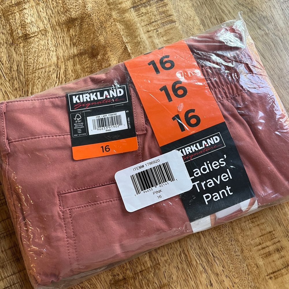 New Kirkland Ladies' Travel Pant in Pink Sz. 16